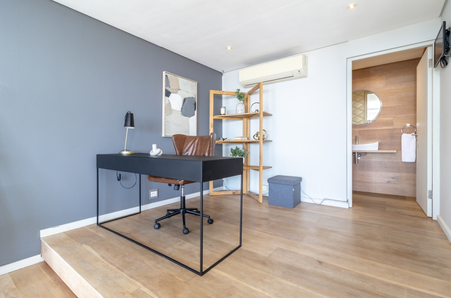 To Let 3 Bedroom Property for Rent in Green Point Western Cape